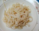 รูปขั้นตอนการทำที่ 1 ของ ราดหน้าหมี่น้ำพริกอ่อง