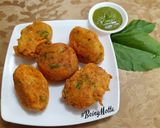 A picture of step 6 of Palak Batata Wada.