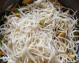 A picture of step 5 of Garlic Chicken Hakka Noodles.