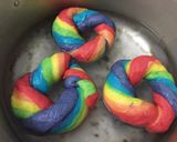 Foto langkah ke 6 dari resep Rainbow Bagel.