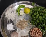 हरे धनिया और पुदीने की चटनी(hare dhaniye aur pudine ki chutney recipe in hindi) रेसिपी चरण 1 फोटो