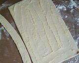 Foto langkah ke 4 dari resep Banana Puff Pastry.
