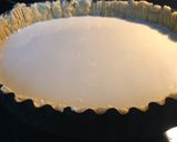 Foto del paso 4 de la receta: Tarta de ricota y frutilla 🍓🥧