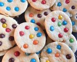 Foto del paso 5 de la receta: Galletitas con confites de choco 😍