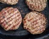 Foto del paso 4 de la receta: Hamburguesa carne vacuna casera solo con condimentos