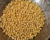 A picture of step 1 of Lahori Choley🍲😋.