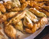 Foto del passaggio 6 della ricetta Fiori di zucca ripieni e fritti