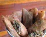 Foto langkah ke 4 dari resep Jajanan Martabak Telur Mini.