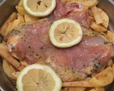 Foto del paso 3 de la receta: Pollo y patatas al horno - con mantequilla y limón 🍗🍋