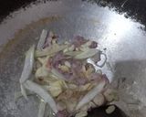 Foto langkah ke 3 dari resep Tumis Sosis Saus Tiram.
