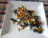 Foto del passaggio 8 della ricetta Gnocchi neri con fiori di zucca cotto noci e stracchino