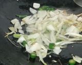 A picture of step 6 of Spicy Udon Noodles Spring Rolls (with Rice Paper).