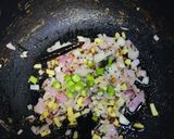 A picture of step 4 of Rava Upma.