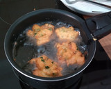Foto del paso 3 de la receta: Buñuelos de calabacines con harina de maíz