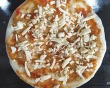 Hình bước làm 2 của món Pizza xúc xích ngô ngọt cho bé