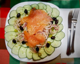 Foto del paso 2 de la receta: Ensalada de pepino con salmón