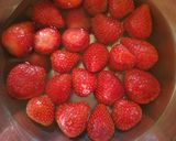 Foto langkah ke 2 dari resep Mixed Berry Juice.