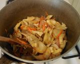 A picture of step 2 of Japanese Style Mixed Rice (鶏肉とキノコの炊き込みご飯).