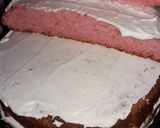 A picture of step 5 of Piano cake.