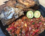 Foto langkah ke 2 dari resep Ikan Gurame Goreng Sambal Cobek.