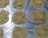 Foto langkah ke 6 dari resep Almond Tuile Cookies (Crispy Almond).