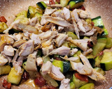 Foto del paso 5 de la receta: Gratinado de calabacín con pollo asado de aprovechamiento y más cositas 🍽