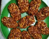 A picture of step 6 of Sweet oats chikki.