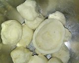 A picture of step 1 of Coconut semolina milk modak.