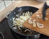 Foto del paso 2 de la receta: Sepia (o Choco) en Salsa de Chorizo Canario