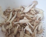 Foto langkah ke 1 dari resep Soup Jagung with Mushroom byTia.