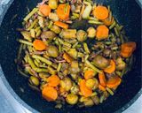 Une image de l'étape 5 de Poêlée de légumes lardons châtaignes.