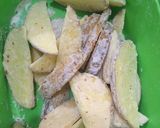 Foto langkah ke 2 dari resep Potato wedges kriuk.