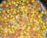 صورة لخطوة 3 من وصفة حمسة بازلاء مع البيض 🥚🍅🧅😋