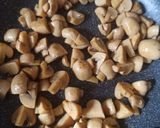 A picture of step 2 of Chilli Mushroom Pasta.