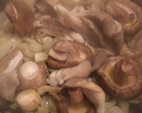 Foto del paso 3 de la receta: Taquitos de pavo en salsa de setas 🍂 🍄