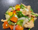 รูปขั้นตอนการทำที่ 3 ของ หมูผัดพริกสามสี