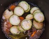 Foto langkah ke 2 dari resep Bening Oyong Bumbu Iris.
