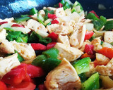 Foto del paso 3 de la receta: Salteado de pollo y pimientos