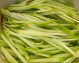 Hình bước làm 3 của món Su Su Xào Trứng