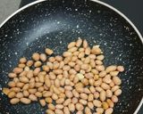 A picture of step 1 of Chatpaty roasted makhany-peanut.