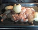 Foto del paso 1 de la receta Pollo al horno campero con manzanas, pasas y ciruelas