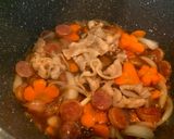 รูปขั้นตอนการทำที่ 8 ของ ผัดหมูสไลด์ กุนเชียง กับซอสเทอริยากิ