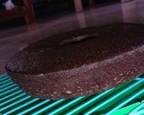 Foto langkah ke 6 dari resep Simple & moist chocolate cake.
