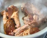 Hình bước làm 2 của món Đùi Vịt Hầm Khoai Tây Cà Rốt Ngũ Vị Hương