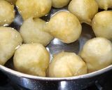 A picture of step 4 of Dahi Vada.