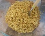 Foto langkah ke 1 dari resep Donat Indomie double Cheese.