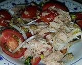 Foto del paso 7 de la receta: Ensalada con brotes, tomates y atún 