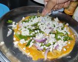 रोटी पिज़्ज़ा(Roti pizza recipe in Hindi) रेसिपी चरण 5 फोटो