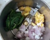 A picture of step 3 of Spinach garlic noodles.