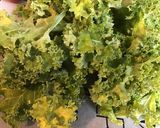 Une image de l'étape 2 de Chou Kale sauté au jus de cerf, ail et oignon.
